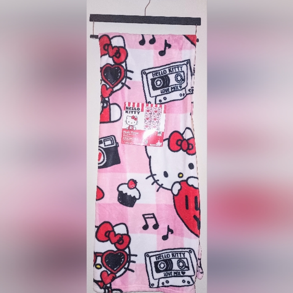 Hello Kitty Valentine's Blanket